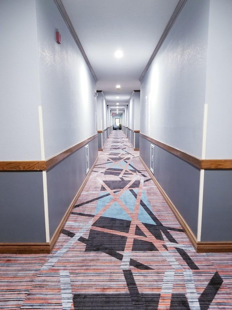 Baymont By Wyndham Northwest Hotel